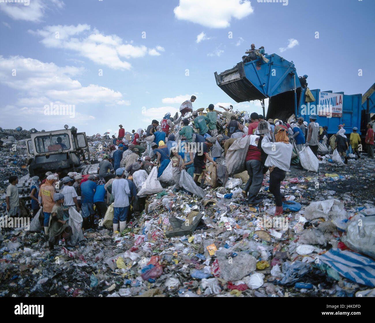Le Filippine, Manila, garbage dump, 'Smokey Mountain' locali, rifiuti, distinguere, raccogliere il sud-est asiatico, arcipelago malese, isola gruppo, isola, capitale, mucchio di rifiuti, rifiuti, rifiuti, rifiuti, povertà, scarsa impecunious, garbage bambini, immondizia, lotta di sopravvivenza Foto Stock