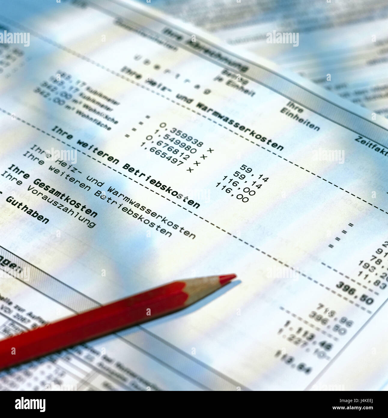Bill, spese di riscaldamento, hot-le spese di acqua, penna, dettaglio contratto, contratto di noleggio, affitto costi aggiuntivi, costi aggiuntivi, Nebekostenabrechnung, conto dei costi aggiuntivi dei costi supplementari, il pagamento in anticipo, prerau il pagamento, riscaldamento, acqua calda, credito, still life, oggetto fotografia Foto Stock