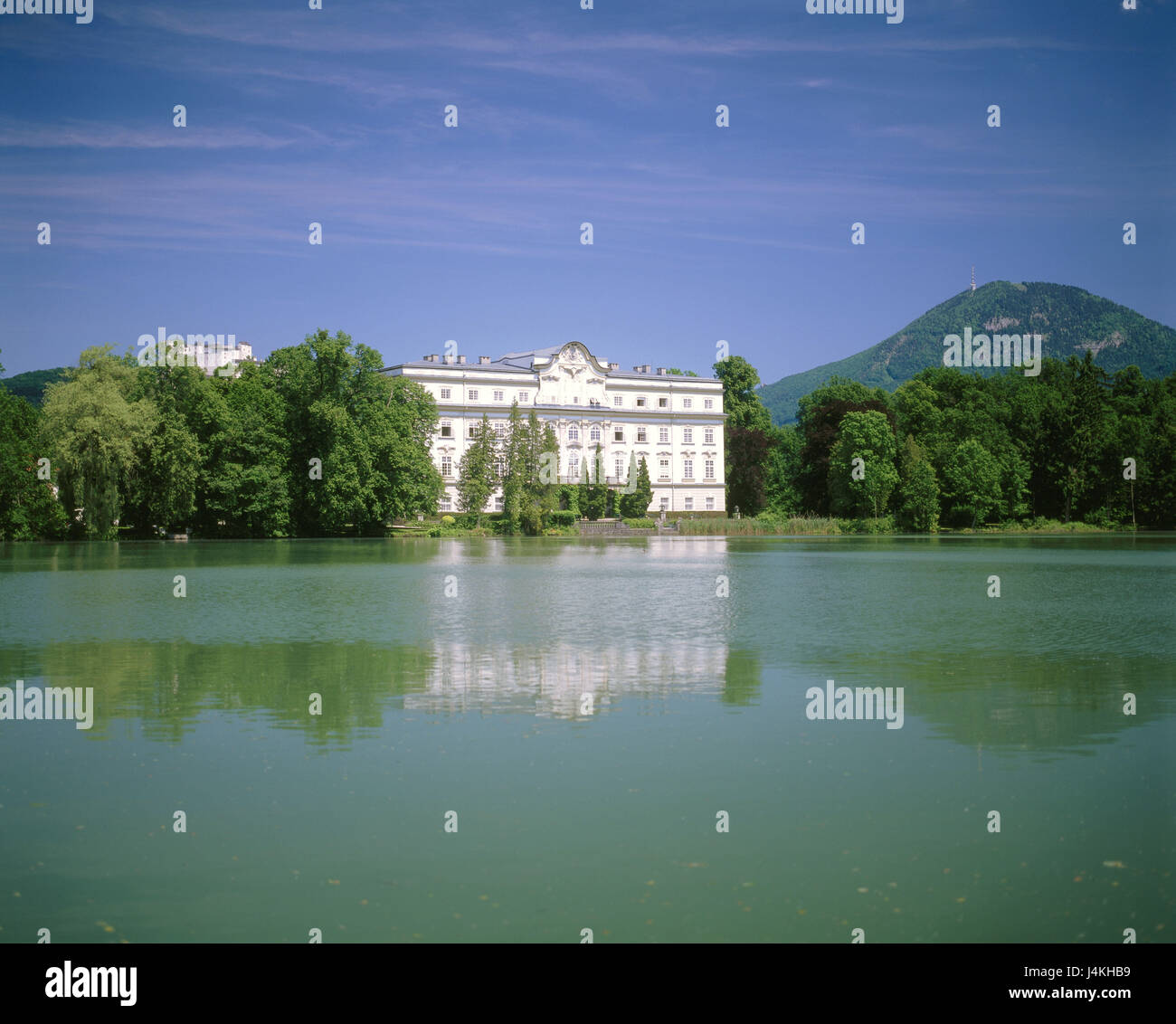 Austria, Salisburgo, Castello di Leopoldskron, lago di Europa, Leopoldskroner Weier, fortezza, struttura, architettura, stile architettonico, rococò, costruisce in 1736, luogo di interesse, acqua, montagna Foto Stock