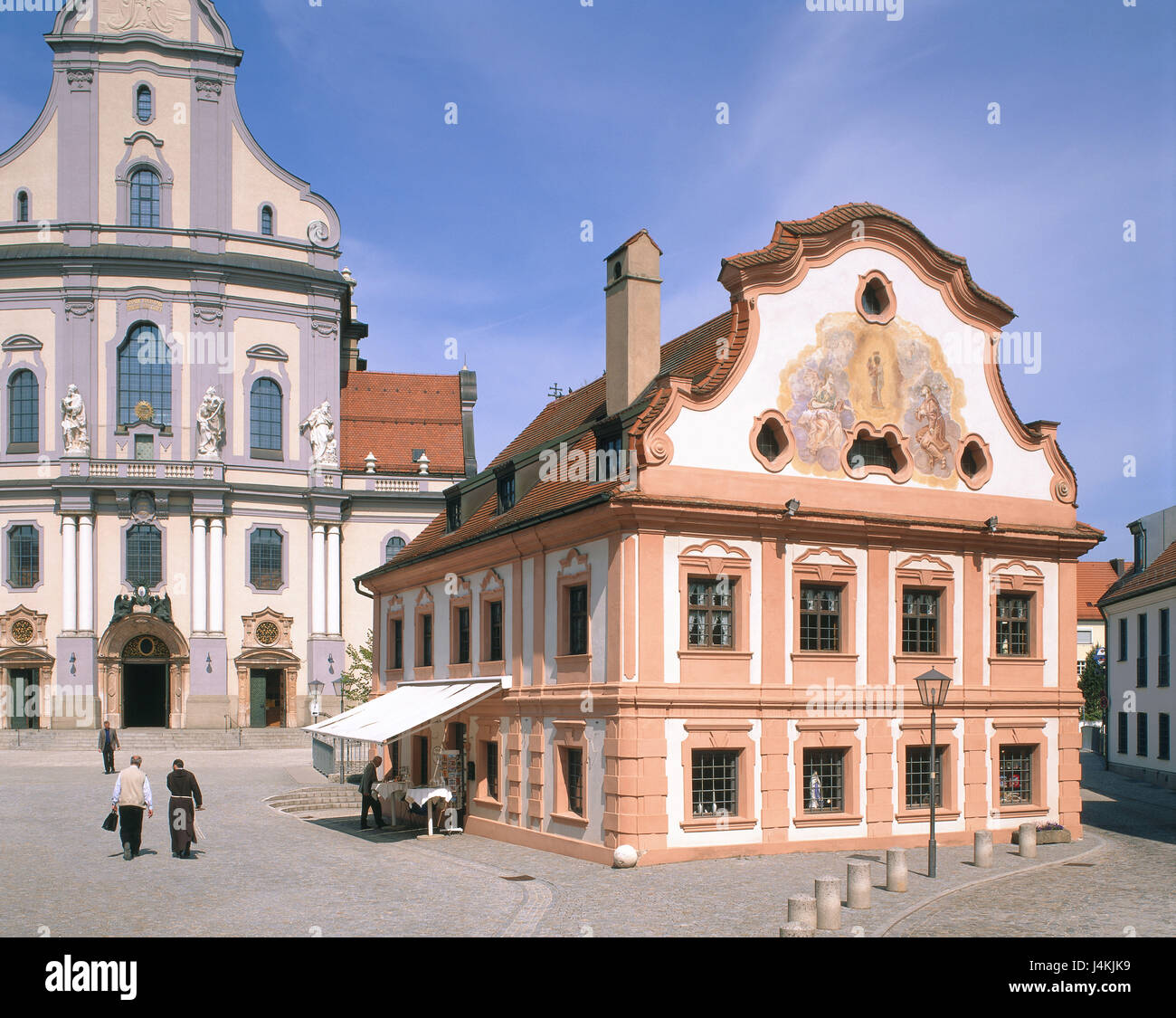 In Germania, in Baviera, Altötting, fratello del Konrad square, basilica pezzo Anna, dettaglio edificio commerciale, passer-dall'Europa, Baviera, luogo di pellegrinaggio, fratello Konrad Platz, chiesa, basilica, nel 1910 - 13, Nuovo barocco e presenta uno stile architettonico, architettura, architetto Giovanni Schott, cultura, luogo di interesse, pedonale, casa, costruendo Foto Stock