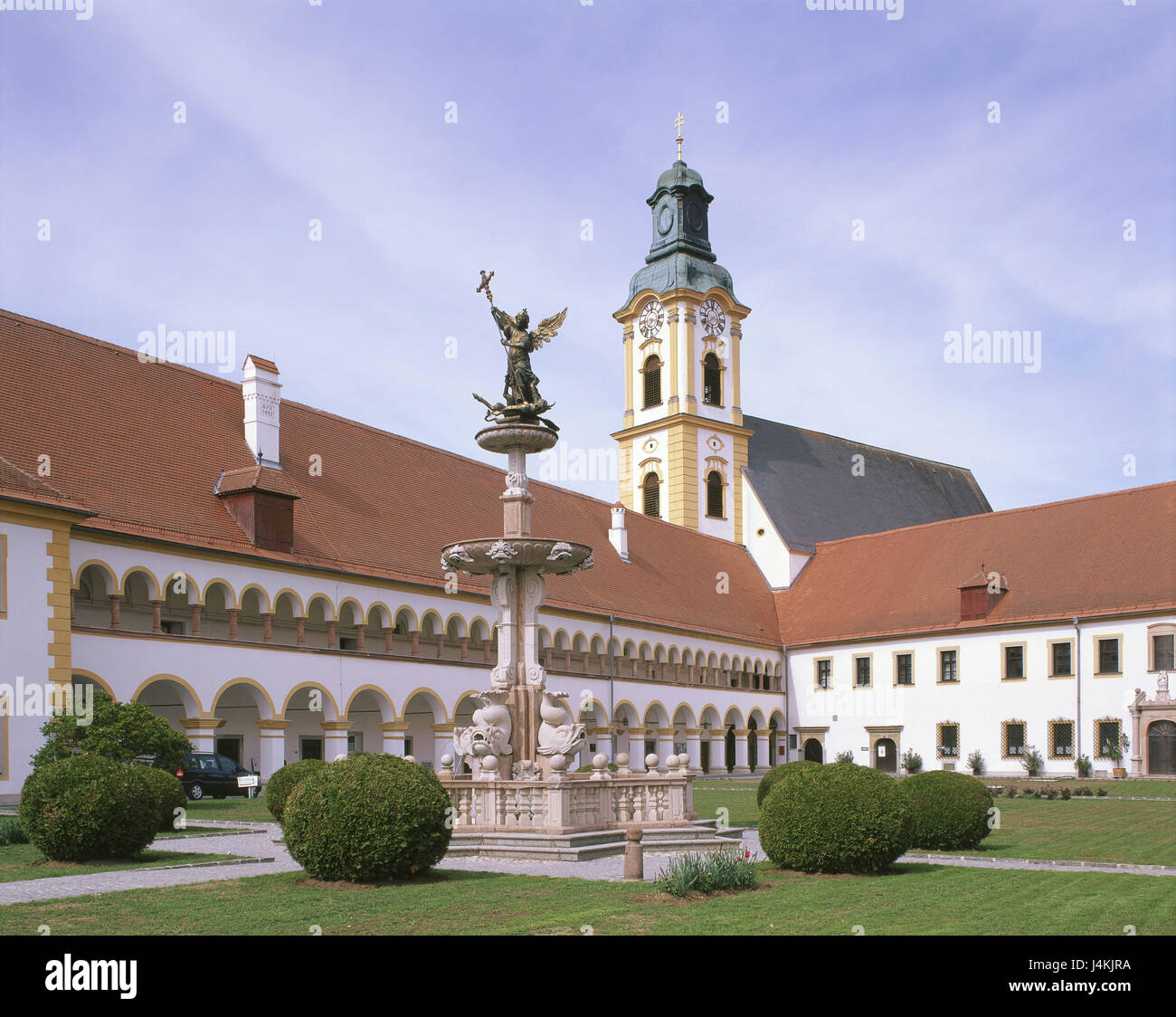 Austria, Austria superiore, ricco di montagna in Inn Agostiniana-canon di penna, 17 cent., parco, ben Europa, chiostro, chiostro allegato, canon di penna, stile architettonico, barocco, costruzione barocca, Minster, chiesa parrocchiale, la costruzione, la struttura, la fede, la religione, la cultura, luogo di interesse Foto Stock