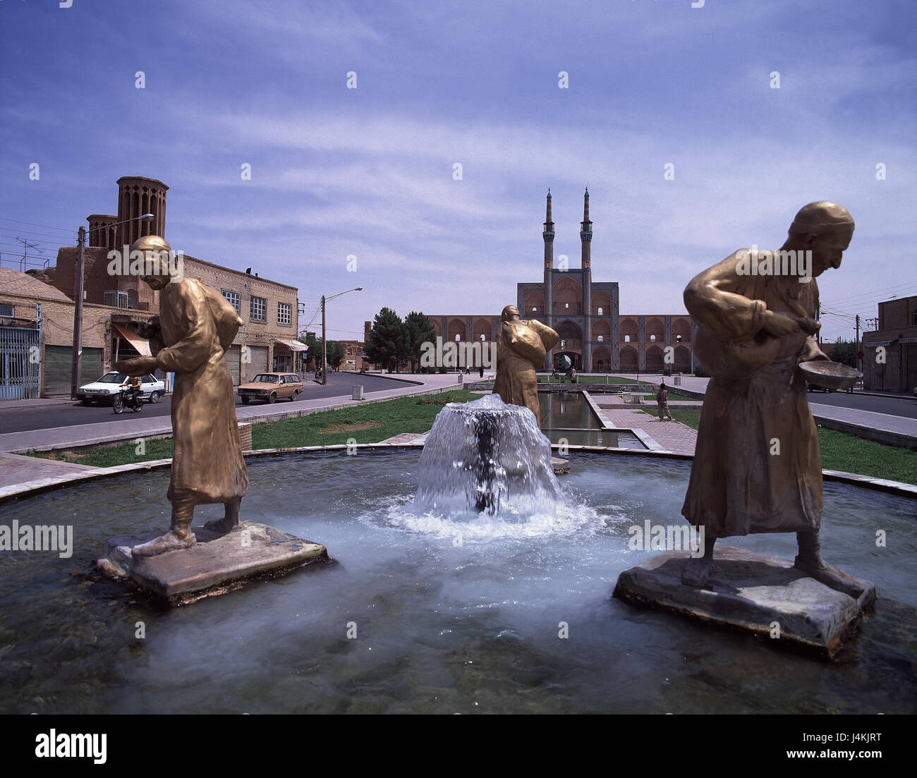 Iran, Yazd, Chakhmagh, ben al di fuori, bazaar ingresso, caratteri, tre, Golden, giochi d'acqua, e il piazzale antistante, moschea, voci in conformità. Originatore Foto Stock