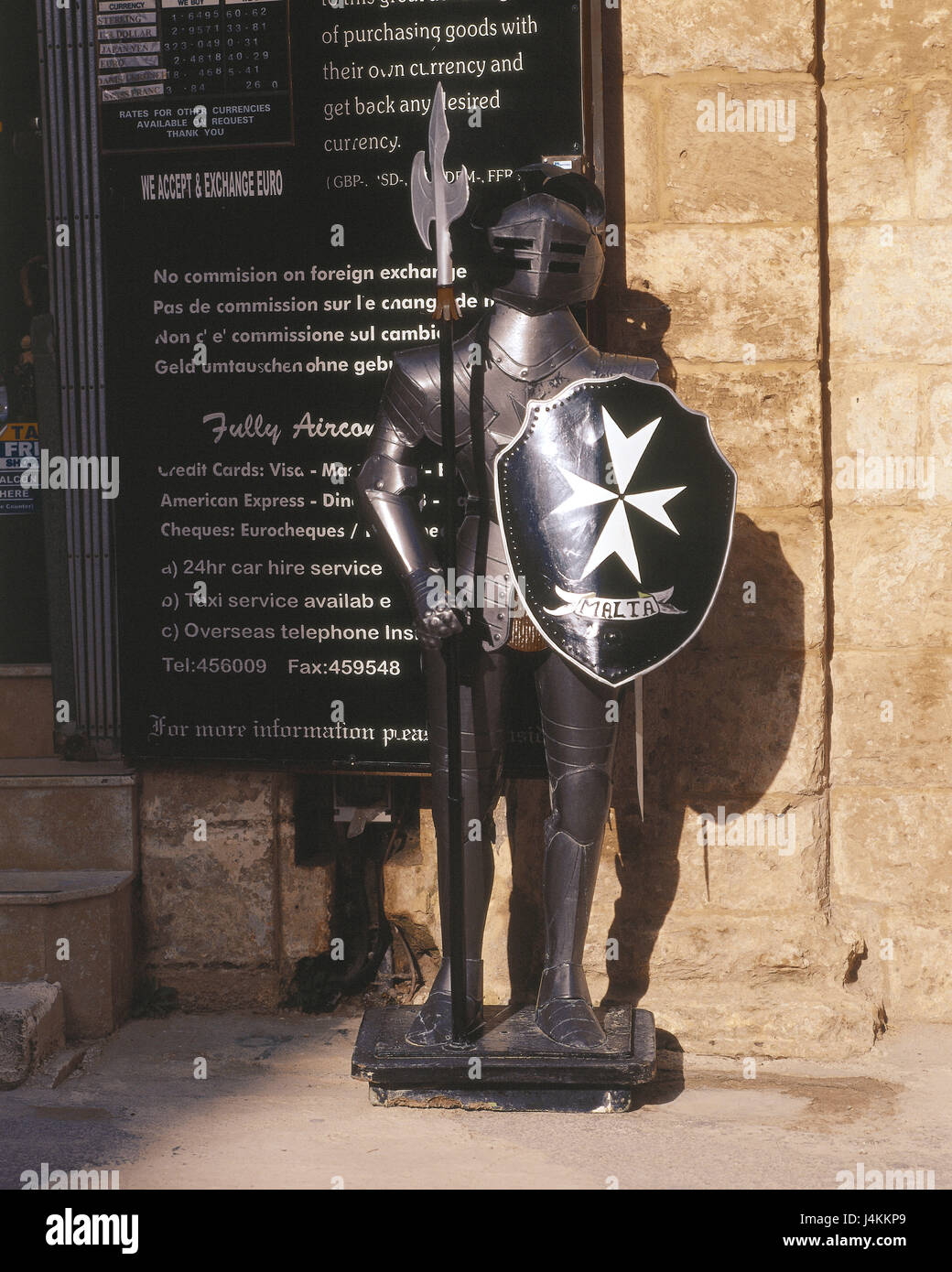 Isola di Malta, Mdina, di knight armament, alabarda, segno stato insulare, isola del Mediterraneo, città e luogo di interesse, Medioevo, Cavaliere, armamento, arma, arma difensiva, arma da taglio, arma di impatto Foto Stock