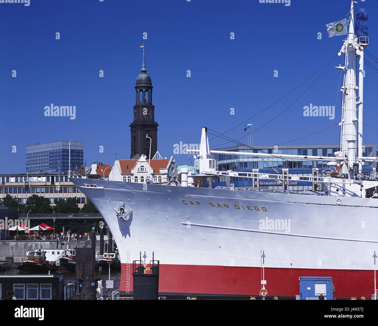 Germania, Amburgo, vista città, porto, nave 'Cap San Diego', dettaglio sfondo, Michaelis Torre Europa, città anseatica, Saint Pauli, pontili, l'Elba, museo nave, nave, etichetta, corsa, il nome della nave, general cargo freighter, ripristina la navigazione, luogo di interesse, Steeple, St. Michaelis, Michel, punto di riferimento Foto Stock