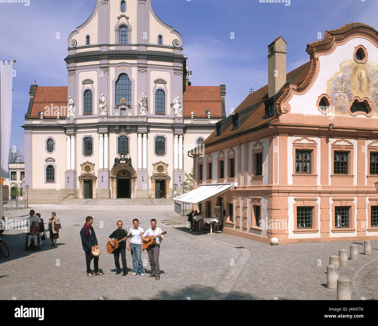 In Germania, in Baviera, Altötting, basilica pezzo Anna, del fratello Konrad square, passer-dall'Europa, Baviera, luogo di pellegrinaggio, fratello Konrad Platz, chiesa, basilica, nel 1910 - 13, Nuovo barocco e presenta uno stile architettonico, architettura, architetto Giovanni Schott, cultura, luogo di interesse, pedonale, pellegrino Foto Stock