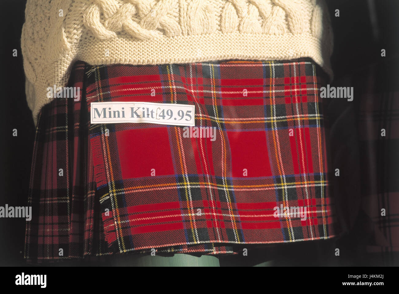 Gran Bretagna, Scozia, Mini kilt Europa, Abbigliamento Abbigliamento Abbigliamento, Scot rock, tradizione, tradizionalmente, campione, modellato, Scot campione, tartan scozzese di stoffa, controllati, vetrina, prezzo di etichetta, vendite kilt Foto Stock