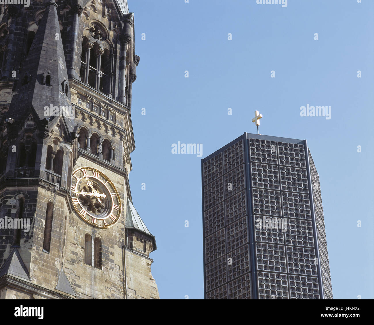 Germania, Berlino, imperial Wilhelm-Memory church, torri, dettaglio Europa, città capitale, parte della città di Charlottenburg, luogo di interesse storico, la chiesa, la costruzione sacra, imperatore Wilhelm Gedächtniskirche, rovina, architetto Franz Schwechten, costruisce nel 1891 - nel 1895 e presenta uno stile architettonico tardo romanico, nuovo edificio, del campanile, architetto Egon Eiermann, costruisce nel 1959 - nel 1963, la differenza, contrasto, moderno, vecchio Foto Stock