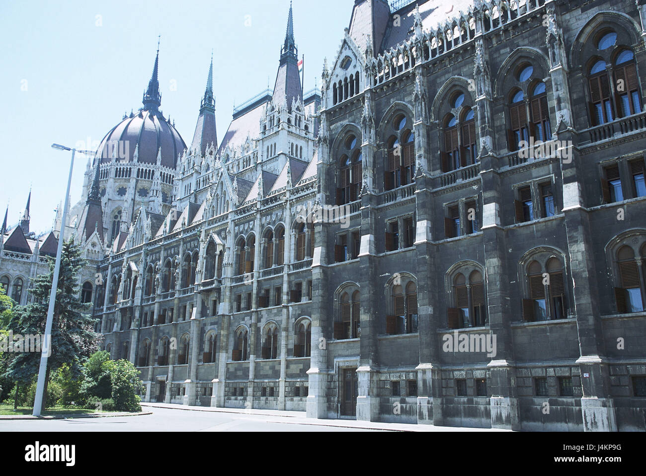Ungheria, Budapest, il Parlamento Europa, Magyarország, Magyar Köztársaság, città, parte della città di Pest, capitale, palazzo del governo, il palazzo del parlamento, Orszaghaz, struttura edilizia, architettura, stile architettonico, neogotico, si accumula nel 1884-1904, a cupola, edificio a cupola, 69 m. alto, punti di riferimento, luogo di interesse, facciate Foto Stock
