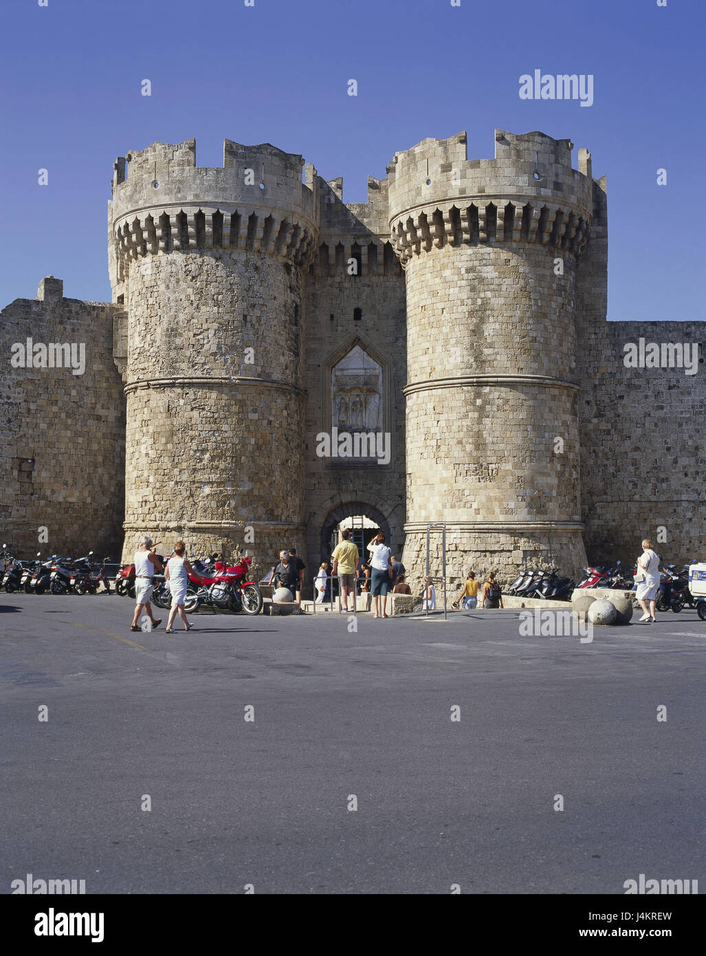 Grecia RODI, RODI, navale gate, scene di strada Europa, Dodekanes, isola, città, mura di fortificazione della città, porto gate, struttura, architettura, luogo di interesse, cultura, esterno Foto Stock