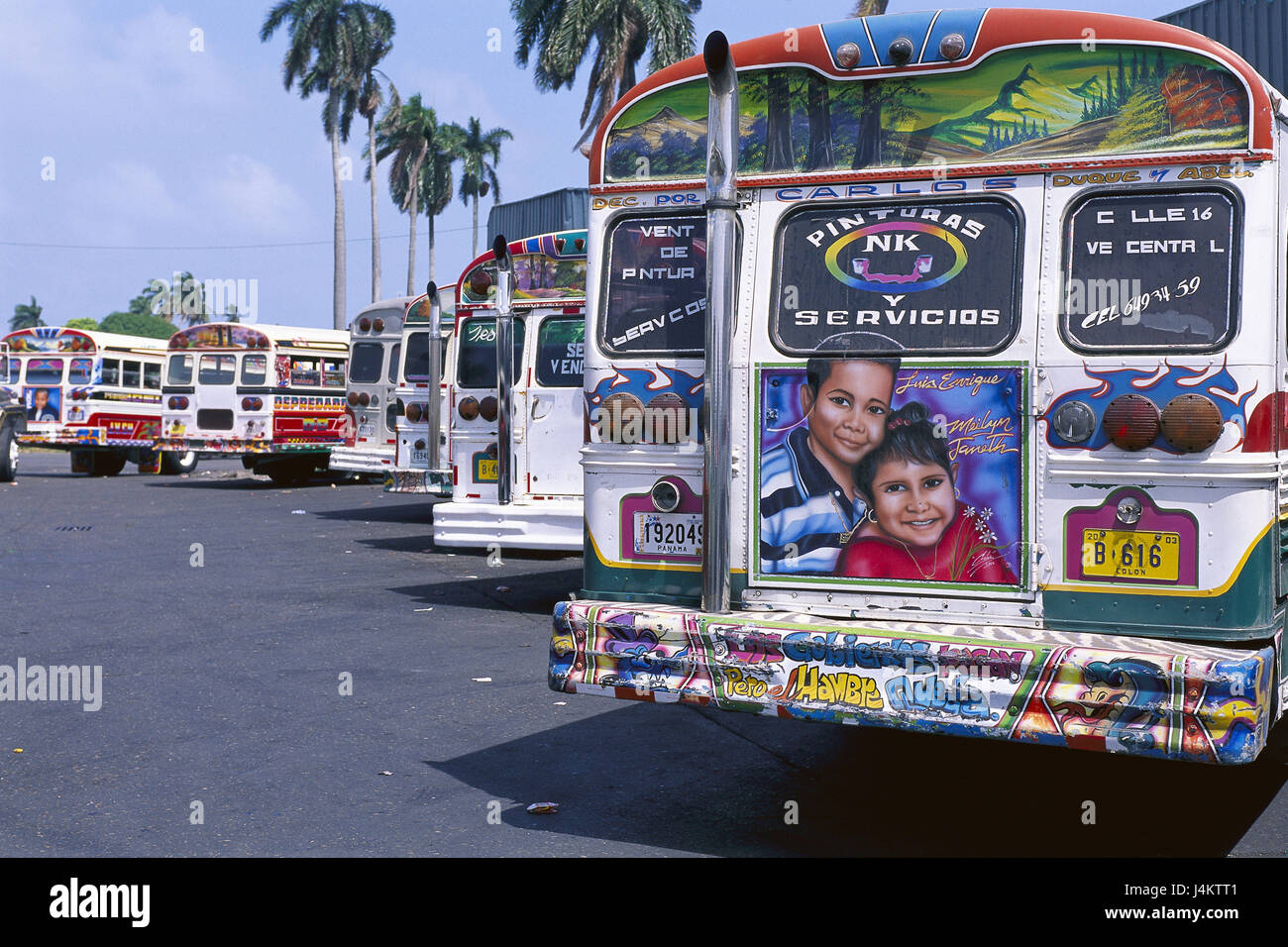 Panama, Colon, parcheggio bus, pena, dettaglio America Centrale, città, parcheggio, stop, veicoli, pullman, i mezzi di trasporto pubblico, i mezzi personali di trasporto in autobus, guida, viaggio, drive, viaggi, bus riso, turismo, destinazione Foto Stock