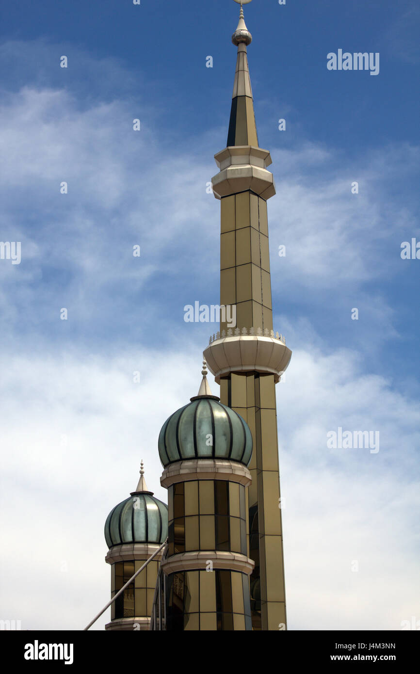 Pareti in vetro e minareti della Moschea di cristallo a Kuala Terengganu, stato di Terengganu, Malaysia Foto Stock