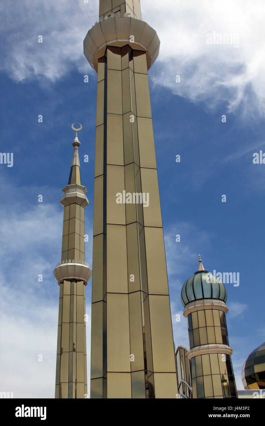 Pareti in vetro e minareti della Moschea di cristallo a Kuala Terengganu, stato di Terengganu, Malaysia Foto Stock