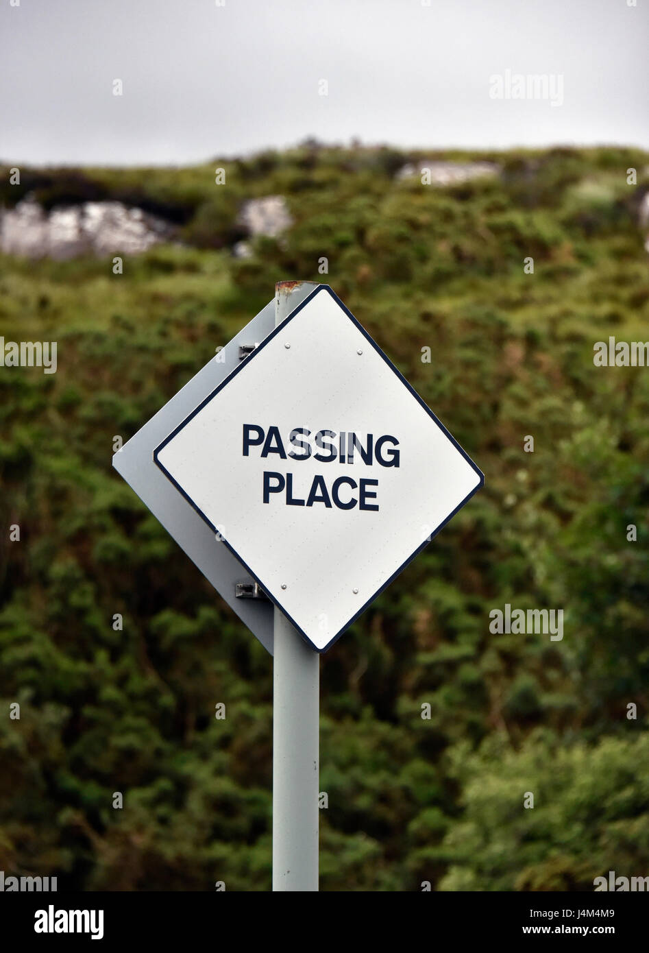 Passando place road sign. Ross and Cromarty, Scotland, Regno Unito, Europa. Foto Stock