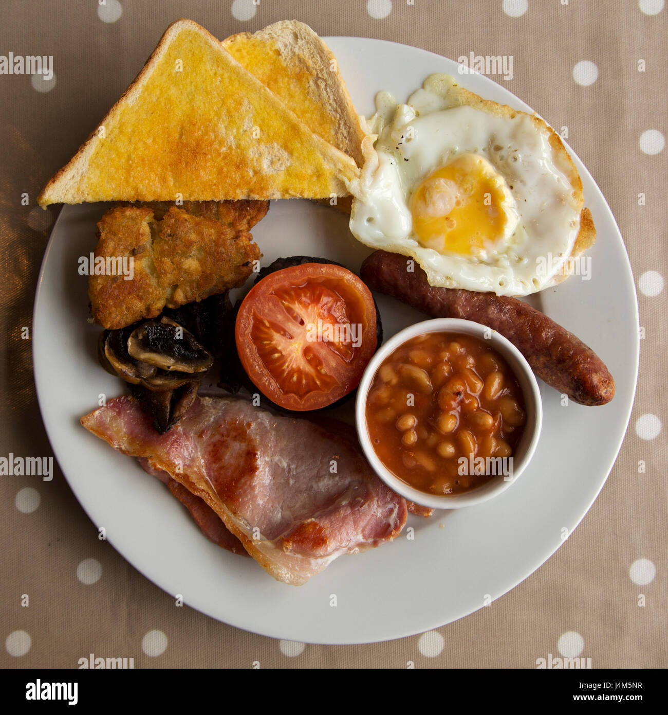 Una prima colazione inglese è servita in Northumberland in Inghilterra. Foto Stock