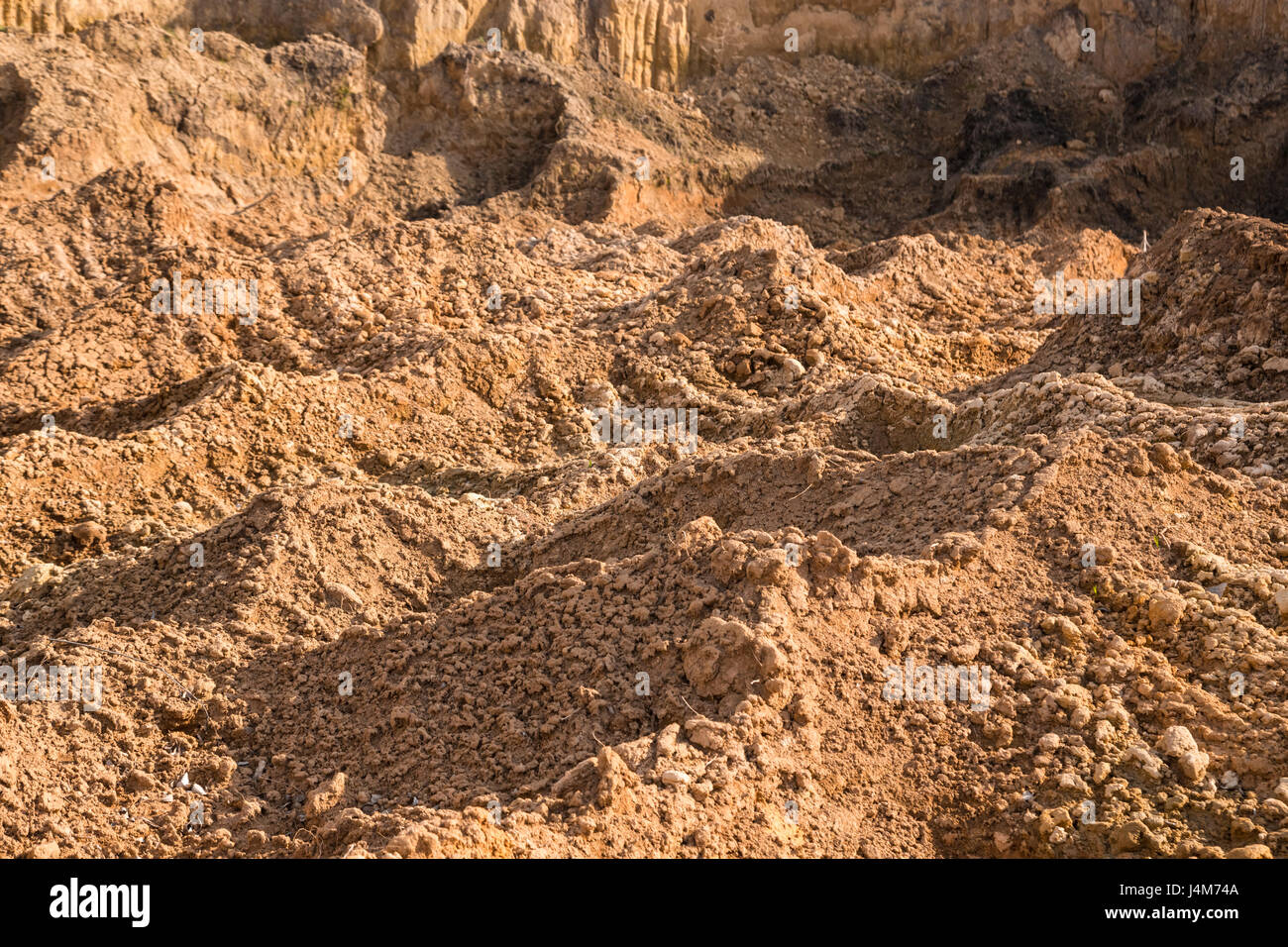 Di argilla e sabbia nella cava. Bellissimo sfondo insolito simile alla superficie del pianeta Marte o la luna Foto Stock