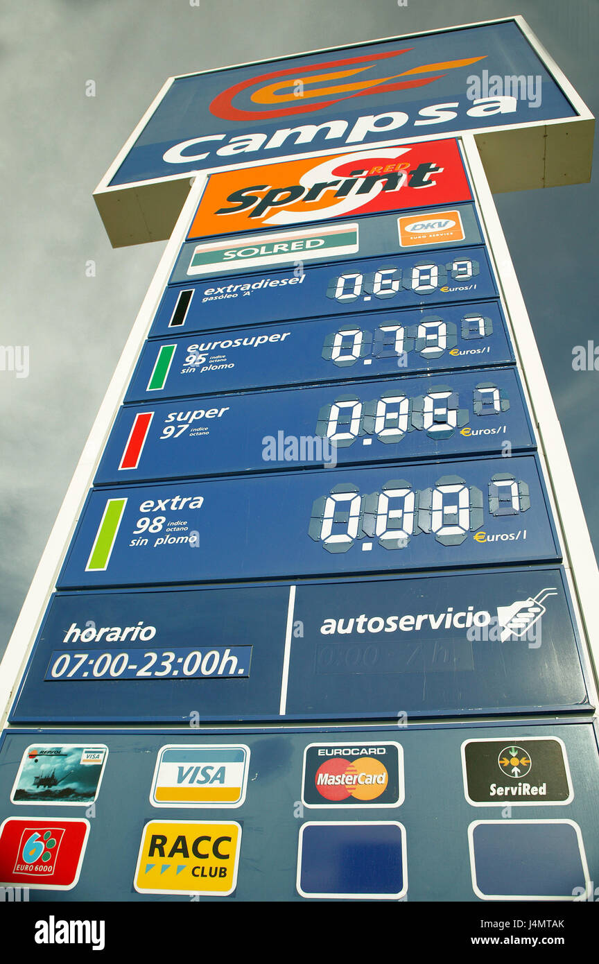 Spagna, stazione di riempimento, pannello di indicatore, i costi della benzina Europa, information board, informazioni, display, prezzi, sprite prezzi, carburanti, il rifornimento di carburante, riempimento, prezzi, prezzo, spese, informazioni sul prezzo, euro, economici, meno caro e più per un buon prezzo, efficiente dal punto di vista dei costi, tasse sul petrolio, economia Foto Stock