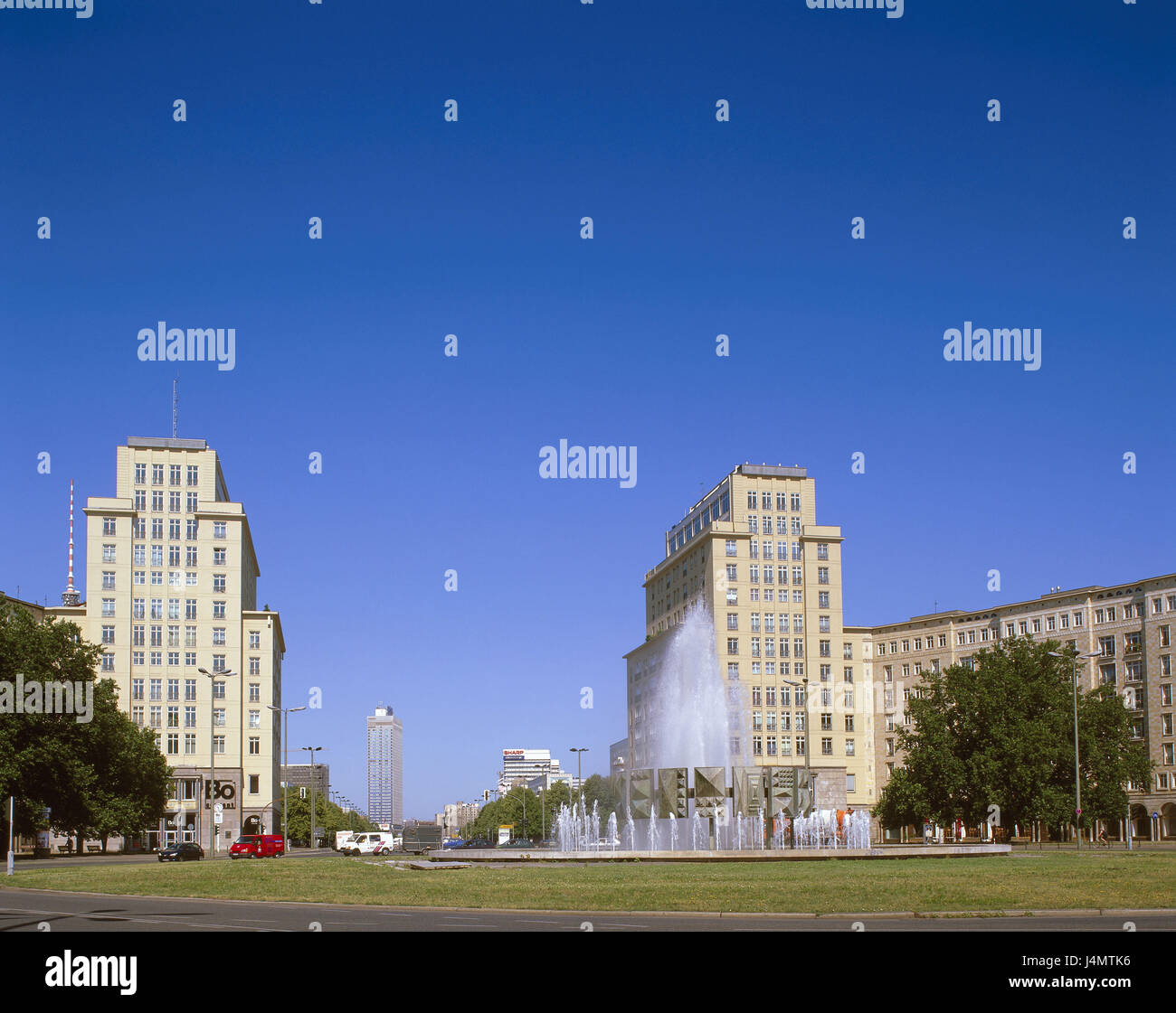 Germania Berlino, Friedrich di grove, Frankfurt avenue, Straußberger Fontana spazio Europa, città, capitale, parte della città, piazza Strausberger, anello ben, anello flottante, edifici a torre, alta sorge, architetto Hermann Henselmann Foto Stock