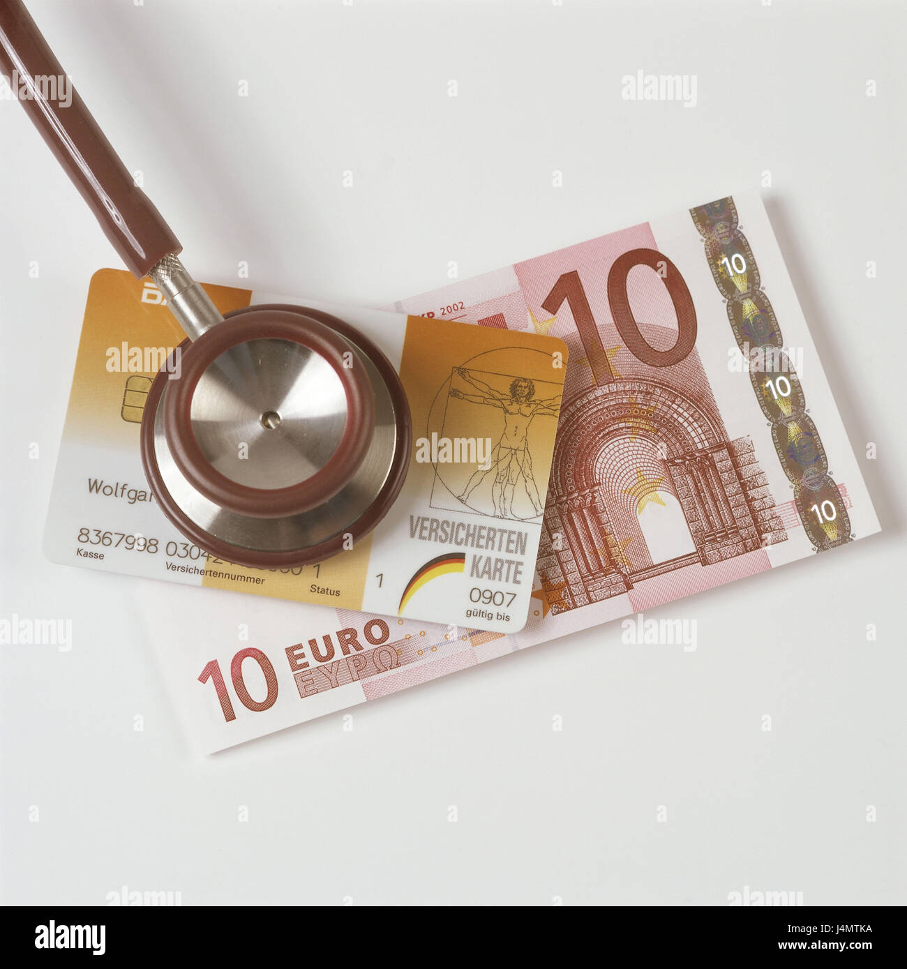 La riforma sanitaria, pagamento supplementare, spese, pratica a pagamento, 10 euro di banconota, stetoscopio assicurazione sanitaria obbligatoria di assicurazione medica, assicurazione, legalmente, assicurazione obbligatoria del paziente al canone, pagamento supplementare, denaro, banca nota, dieci euro, tasse, pagamento, propria porzione, la propria partecipazione, riduzione dei costi, il pannello paziente, il costo di partecipazione, costi aggiuntivi, le spese mediche, spese, medicina, tassa di trattamento, quarto a pagamento, quarto articolo, un quarto delle spese, Quarto Versamento aggiuntivo detrazione del medico visita del paziente al pagamento supplementare, sanità pubblica, malattia, ill, trattamento, account Foto Stock