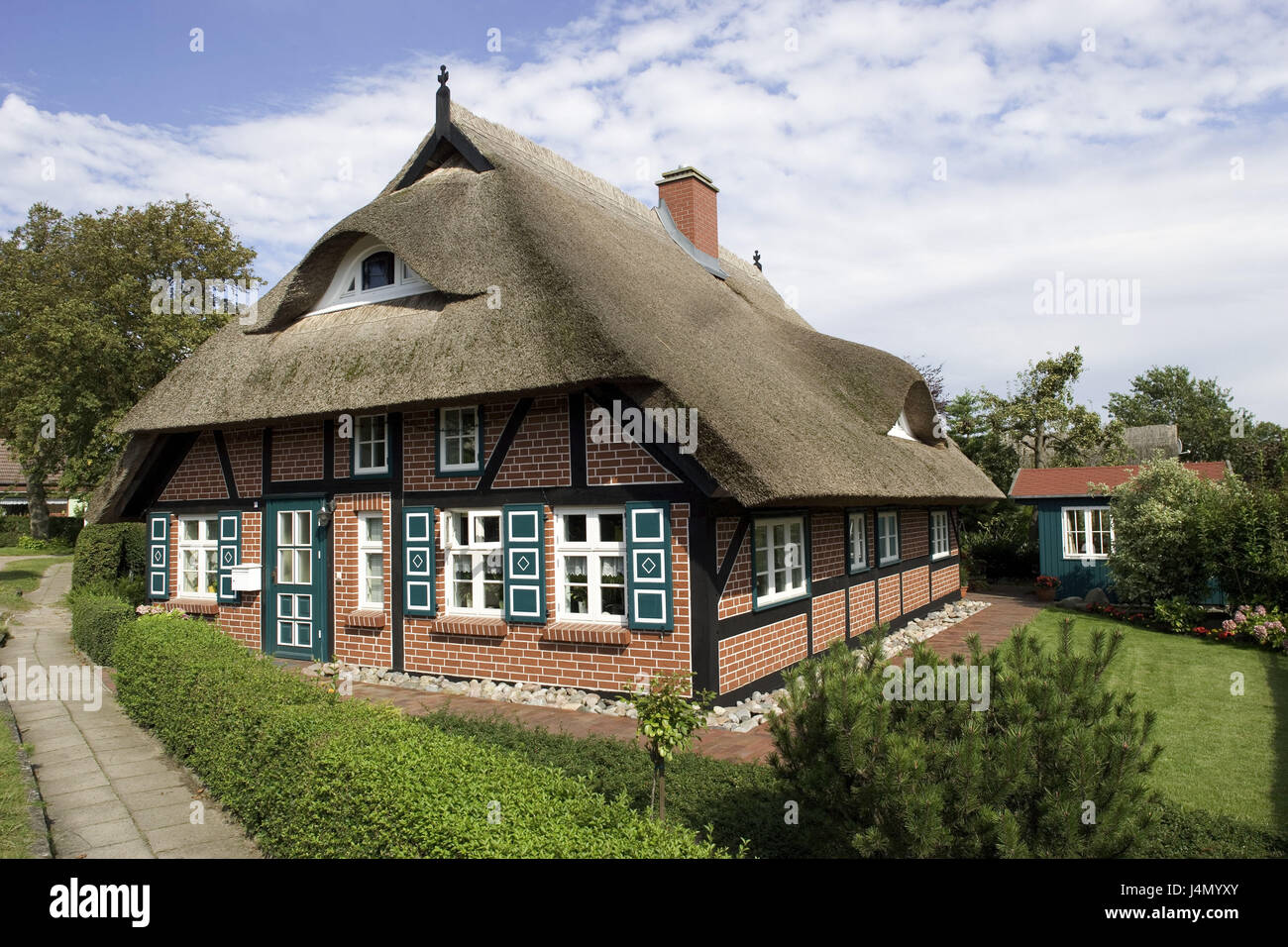 Germania, Meclemburgo-Pomerania occidentale, pesce paese, Wustrow, casa residenziale, tetto di paglia, Foto Stock