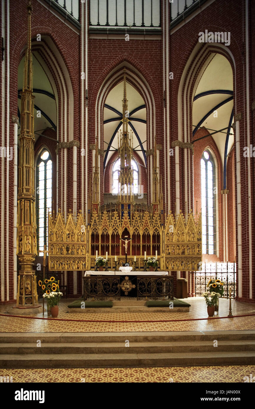 Germania, Meclemburgo-Pomerania occidentale, bagno Doberan, Doberaner Münster, vista interna, altare, lunghezza 76 m Foto Stock