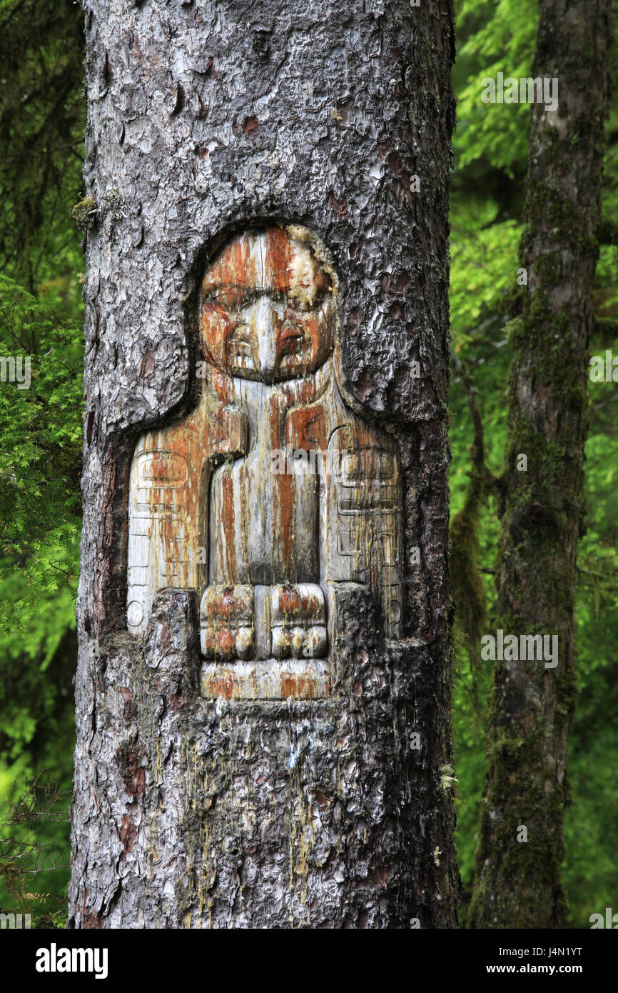 Gli Stati Uniti, Alaska, parco nazionale di Glacier Bay, Bartlett Cove, legno, tronco, carving, totem, Foto Stock