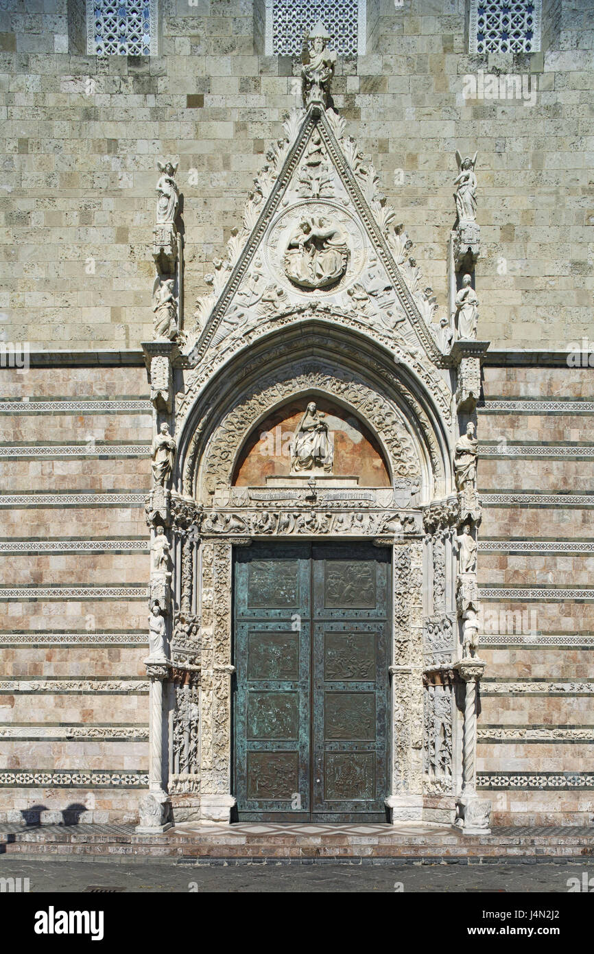 L'Italia, Regione Sicilia, Messina, Piazza del Duomo, Cattedrale, portale  principale Kampanien, piazza del Duomo, Cattedrale, chiesa, portale portale  della cattedrale, chiuso, stile architettonico gotico, pilastri, le figure  di un santo, statua, Madre