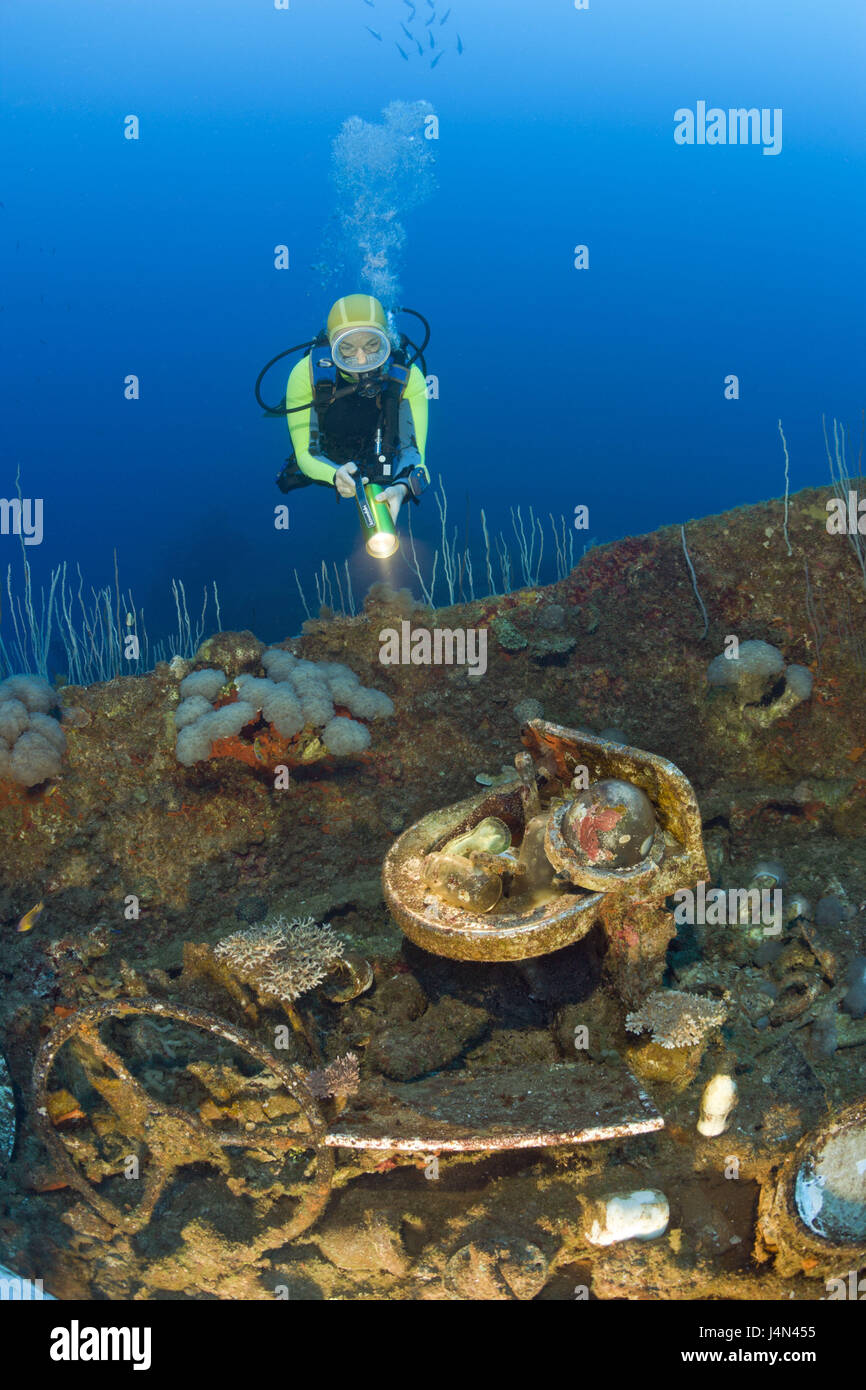 Subacqueo, relitto della nave USS Carlisle, artefatti Foto Stock