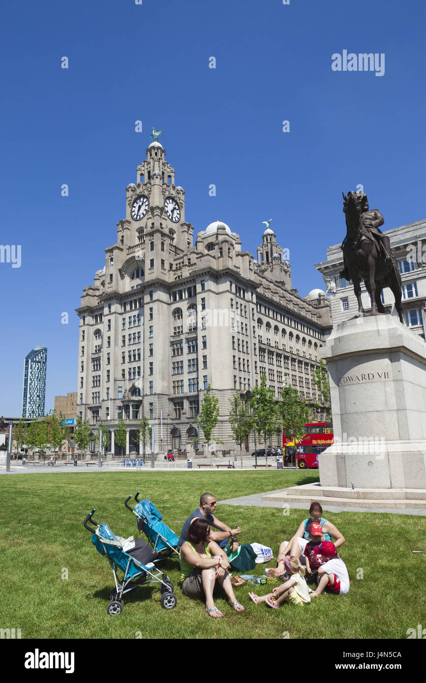 Gran Bretagna, Inghilterra, Liverpool, Pierhead, porto, Royal Liver Building, Statua equestre, famiglia, nessun modello di rilascio, Foto Stock