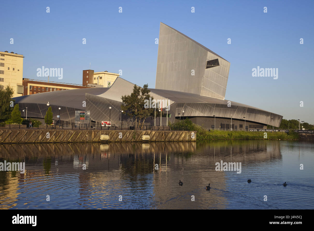 Gran Bretagna, Inghilterra, Lancashire, Manchester, Salford Quays, Imperiale era un museo del Nord, canale Foto Stock