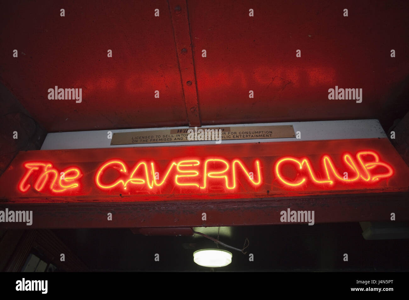 Gran Bretagna, Inghilterra, Liverpool, Mathew Street, Cavern Club, neon di scrittura, Foto Stock