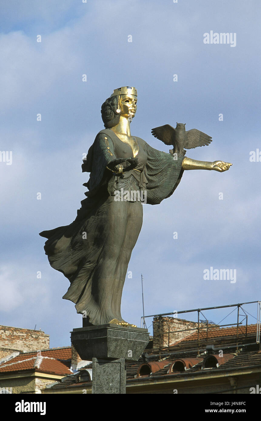 La Bulgaria, Sofia, monumento, statua, 'Engel di Sofia, la città capitale, Sofija, Piazza Indipendenza, carattere, donna donne è a forma di corona, rim, bird, OWL, Golden, oro nero, un punto di riferimento e pilastro, tetti, casa tetti, Foto Stock