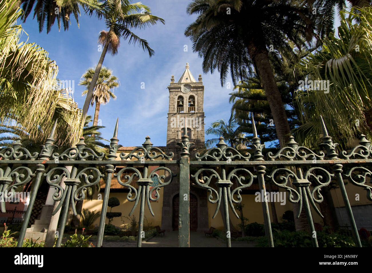 Spagna, Canarie, isola di Tenerife, San Cristóbal de La Laguna, chiesa, palme, recinzione, dettaglio, Foto Stock