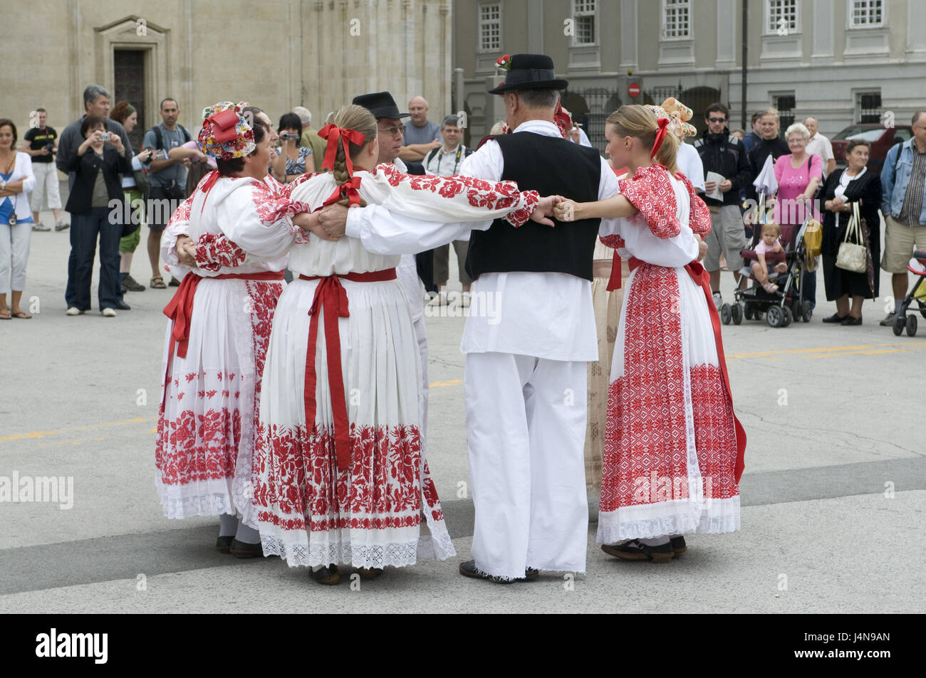 Croazia, Zagabria, folklore, balli di gruppo, costume nazionale, cerchio, stand, nessun modello di rilascio, Foto Stock