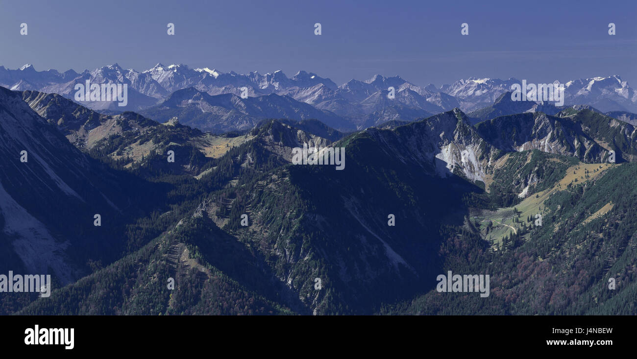 In Germania, in Baviera, Bayrischzell, panorama della bobina di pietra, Karwendel, Zugspitzes, paesaggi, natura, montagne, panorama di montagna, visualizzare vertice, cima, visualizzare, larghezza, Horizon, paesaggio di montagna, gamma di Wetterstein, Karwendelgebirge, Foto Stock