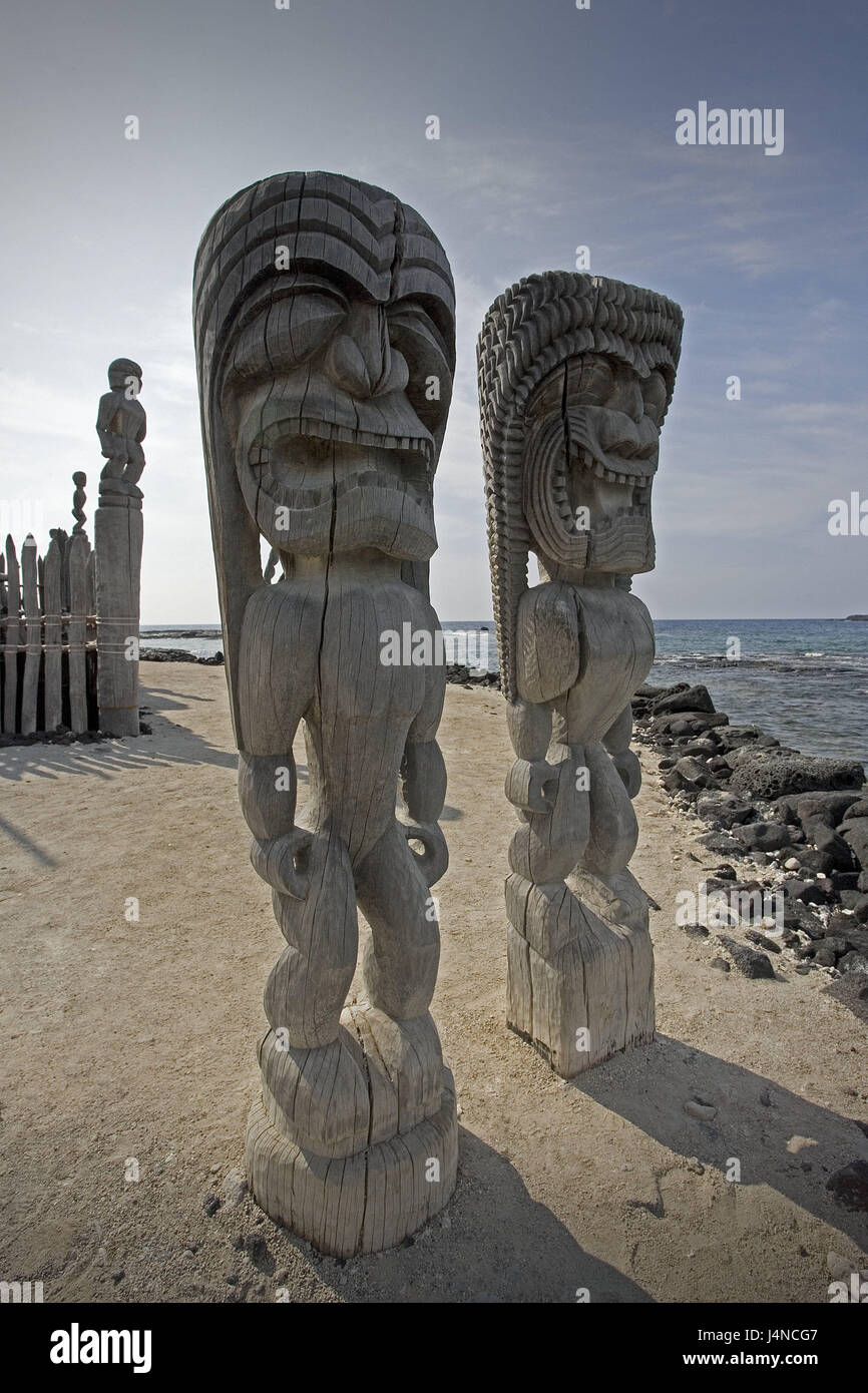 Gli Stati Uniti, Hawaii, Big Islanda, Pu Ì uhonua Nationwide parco storico, caratteri di legno, le isole hawaiane, Honaunau Bay, tempio allegato, costa, mare, scultura, arte, cultura, statue, caratteri, santuario, Foto Stock