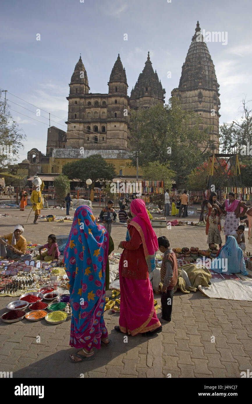 India, Madhya Pradesh, Orcha, Rama Raja tempio, piazza, mercato, persona, Foto Stock