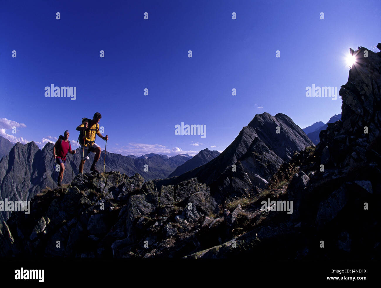 Austria, violino collo, Hahlkogel, alpinista, a piedi, paesaggio di montagna Foto Stock