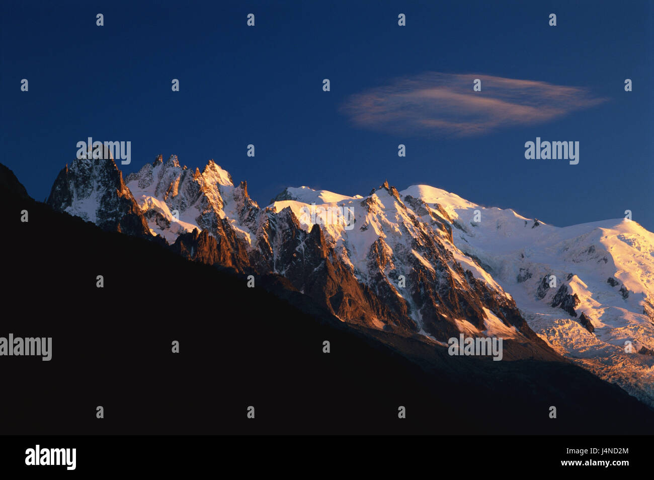 Francia, Savoyer alpi, Montblanc, montagna del massiccio, paesaggio di montagna, cloud, serata tuning Foto Stock