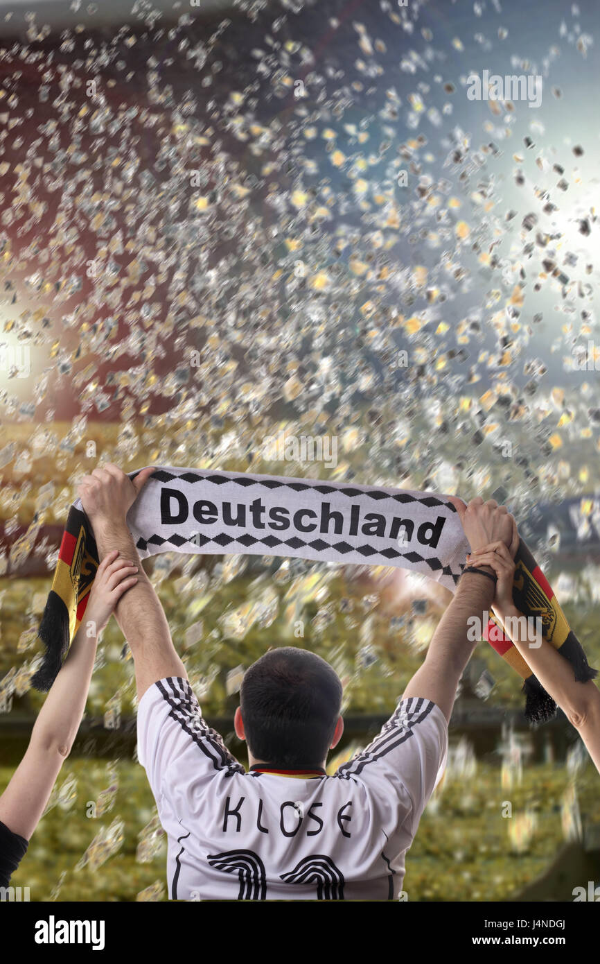 Stadio di Calcio, uomo, giovani, jersey, gesto, ventola sciarpa, Germania, i tifosi di calcio, vista posteriore, coriandoli, stadium, spettatore, il campionato europeo di calcio, Campionato Europeo, campionato, persona, palla di gioco, ball sport, entusiasmo, emozione, euro, ventole, calcio, football match, positivamente, divertimento, sport, tuning, gioia, entusiasmo, euforia, tifo, Uefa, vittoria, profitto, campione europeo, braccia, Klose, Klose la ventola, Germania ventola, Germania ventole, Foto Stock
