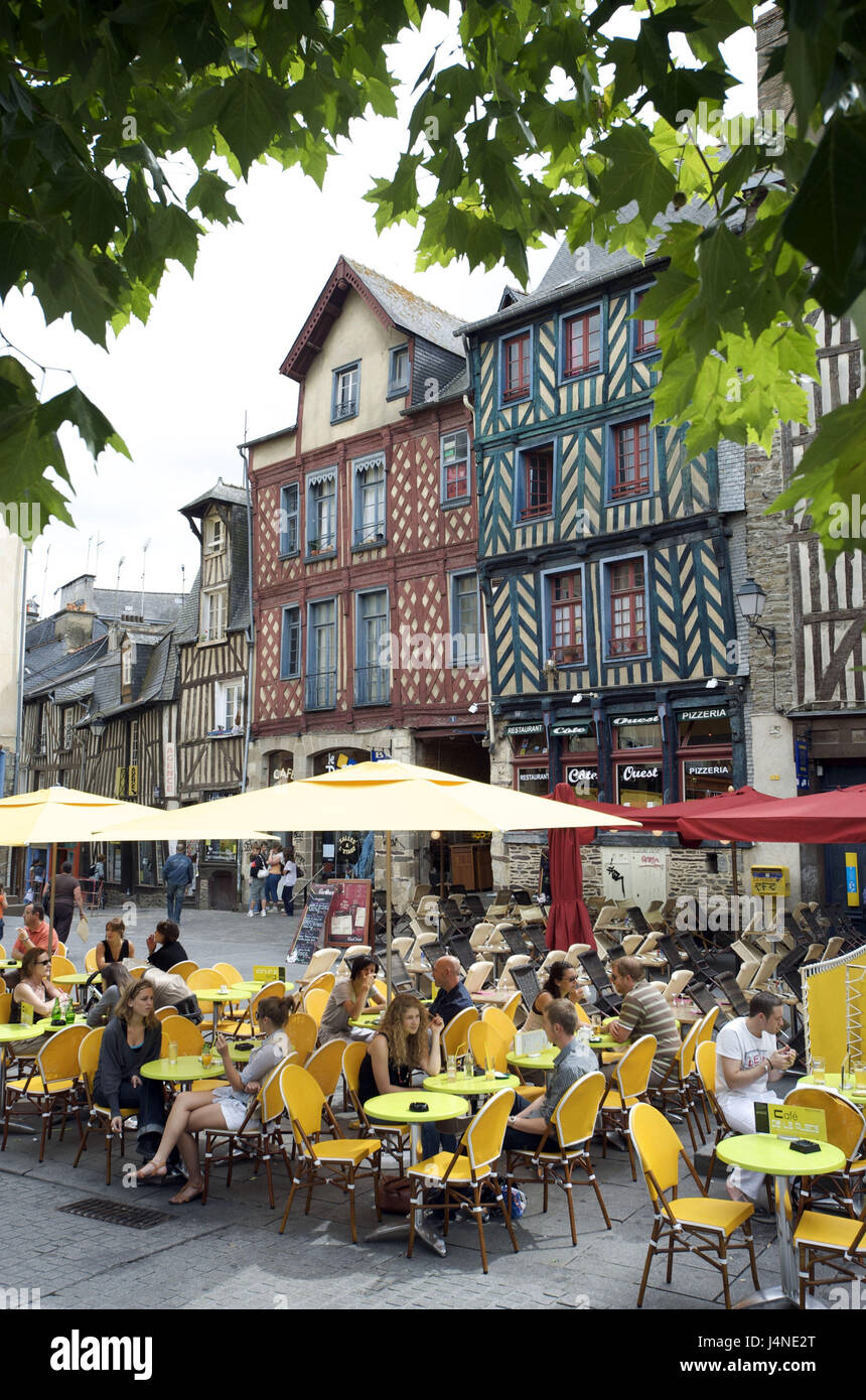 Francia, Bretagna, Rennes, posizionare il pezzo Anne, street cafe, persona, Foto Stock
