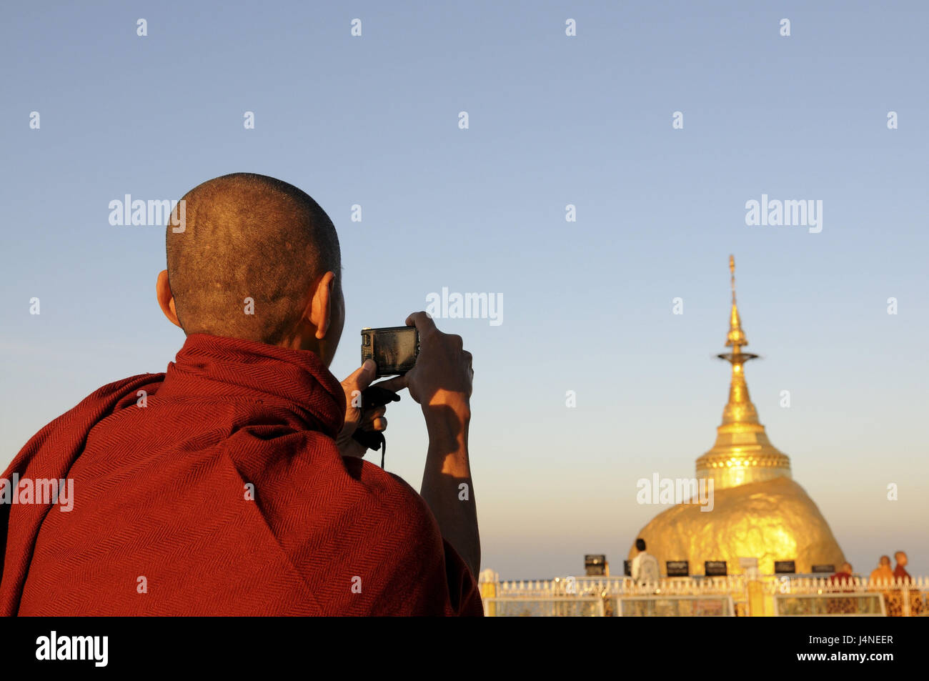 Monaco, luogo di pellegrinaggio, golden rock, Kyaiktiyo pagoda, scattare foto, Myanmar, Foto Stock