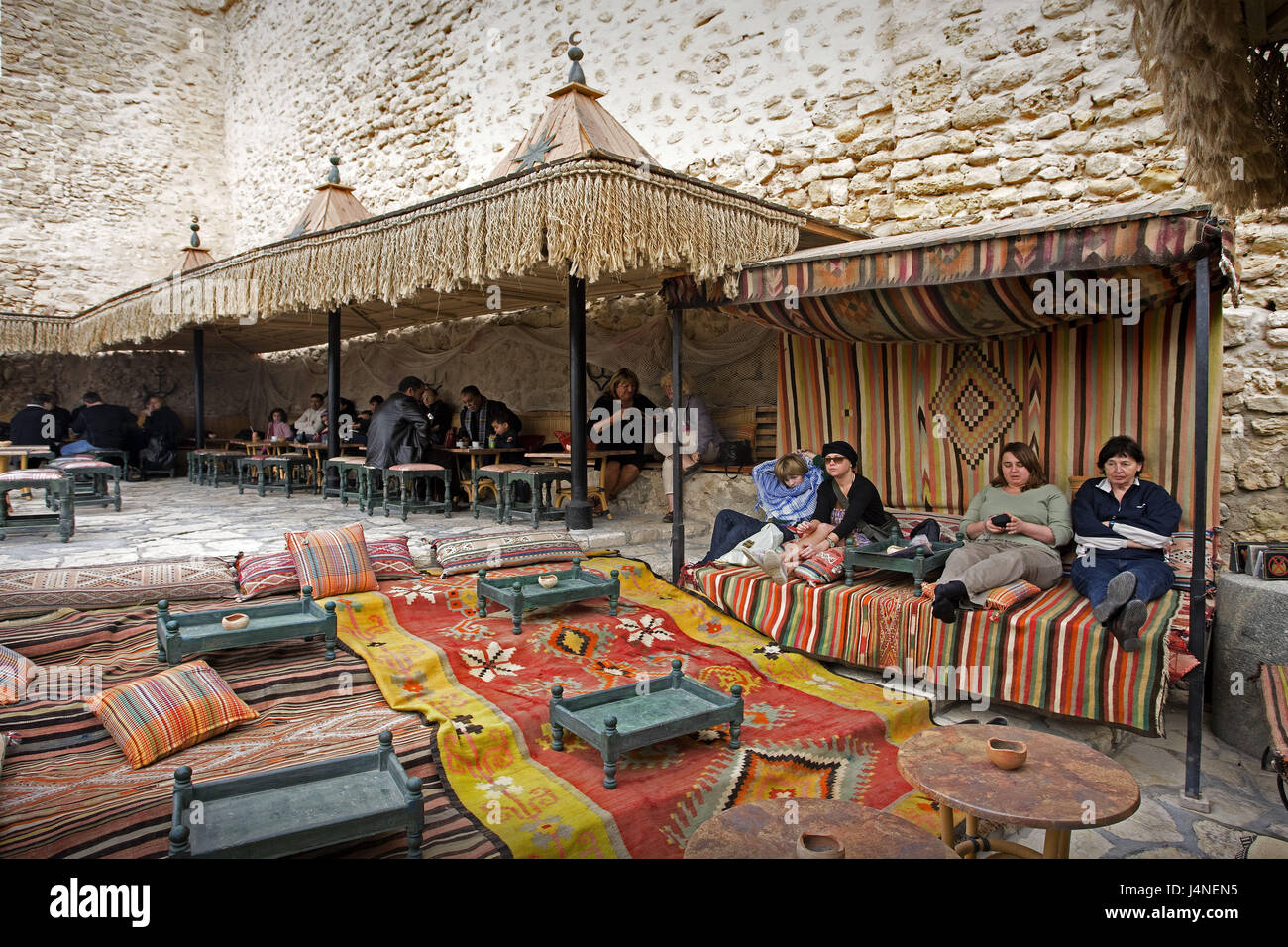 Tunisia Hammamet, città vecchia, cafe, tradizionalmente, Nord Africa, città, luogo turistico, destinazione medina, bar, street cafe, persona, turistico, tradizione, cultura, viaggi, vacanze, turismo, Foto Stock