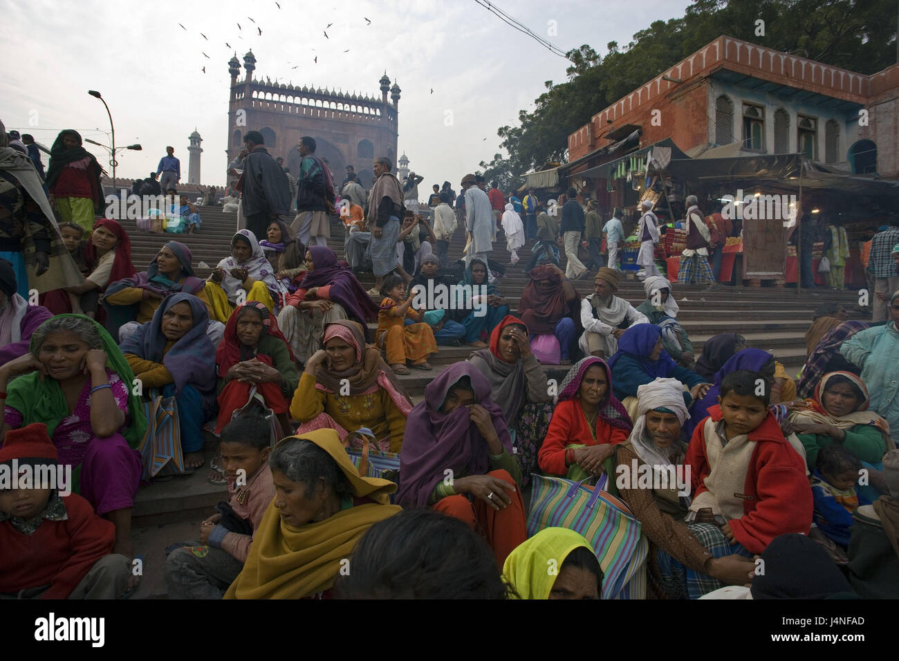 India, Nuova Delhi city, Jama Masjid moschea, scale, persone Foto Stock