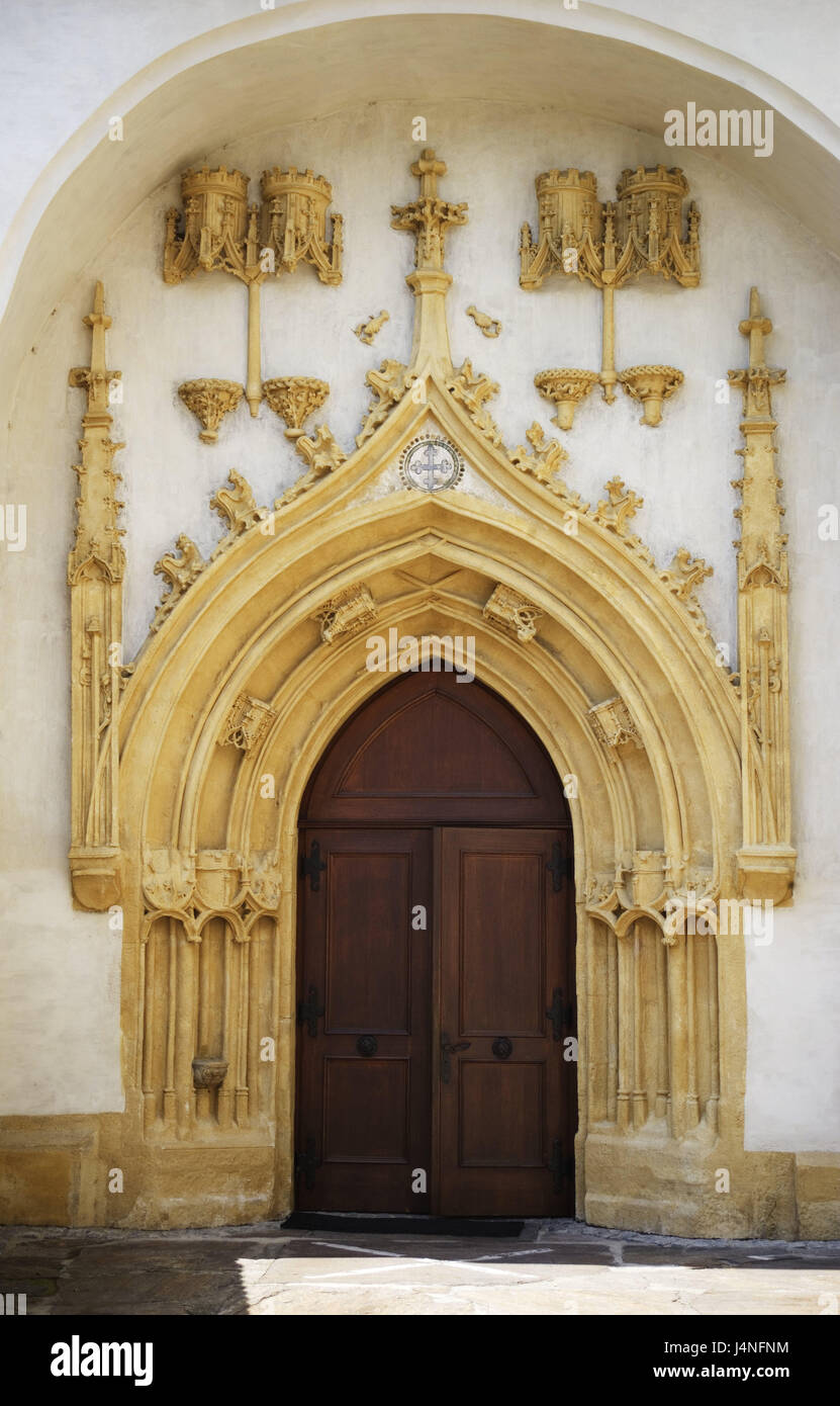 L'Austria, la Stiria, castello bagno Radkers, città chiesa parrocchiale, portale, Città, chiesa parrocchiale, la Chiesa, stile architettonico gotico, esterno, portale in arenaria, porta anteriore, porta, porta di legno, legno marrone, Foto Stock