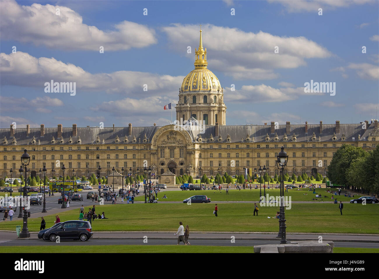 Francia, Parigi, invalida la cattedrale, prati, turisti Foto Stock