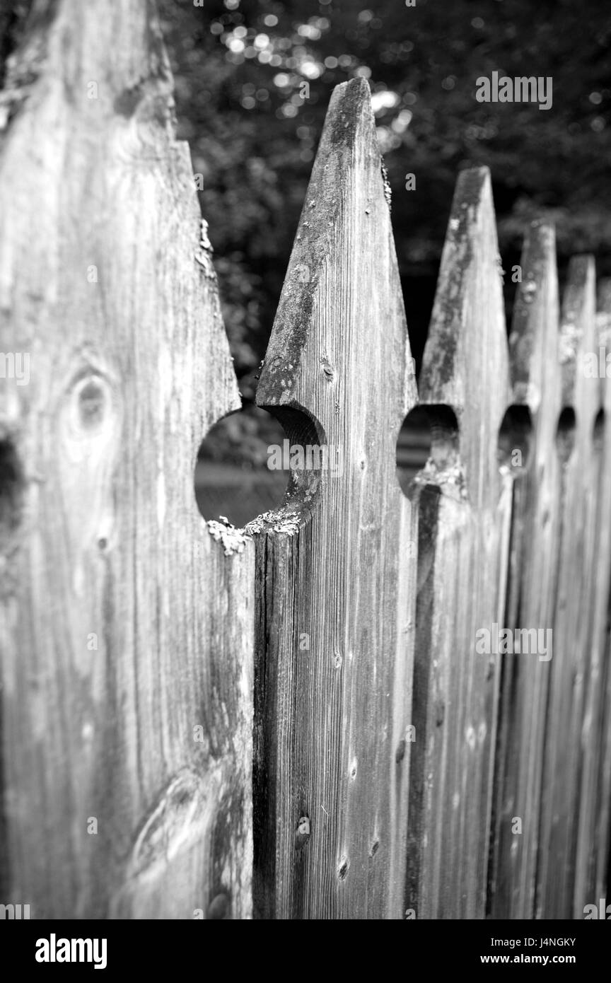 Staccionata in legno, dalle intemperie, medium close-up, dettaglio s/w, Foto Stock