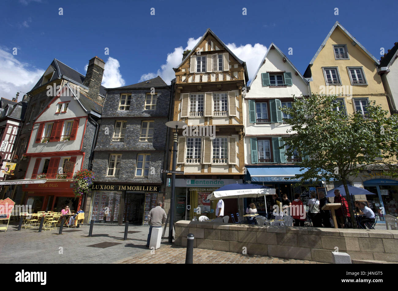 Francia, Bretagna, Morlaix, luogo di giacobini, street cafe Foto Stock