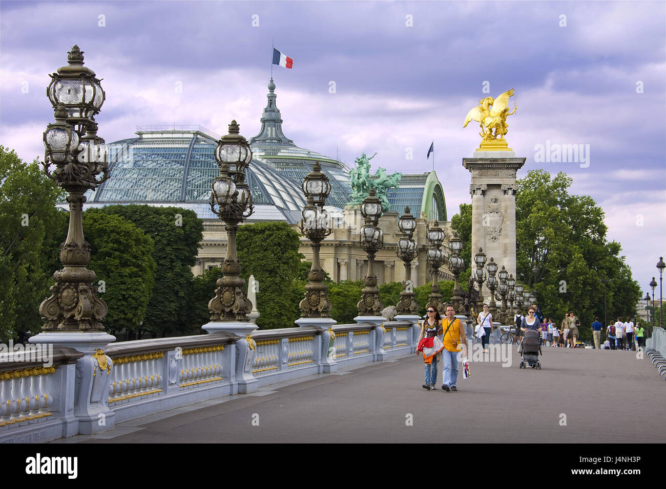 Francia, Parigi, Pont Alexandre III, pedonale Foto Stock