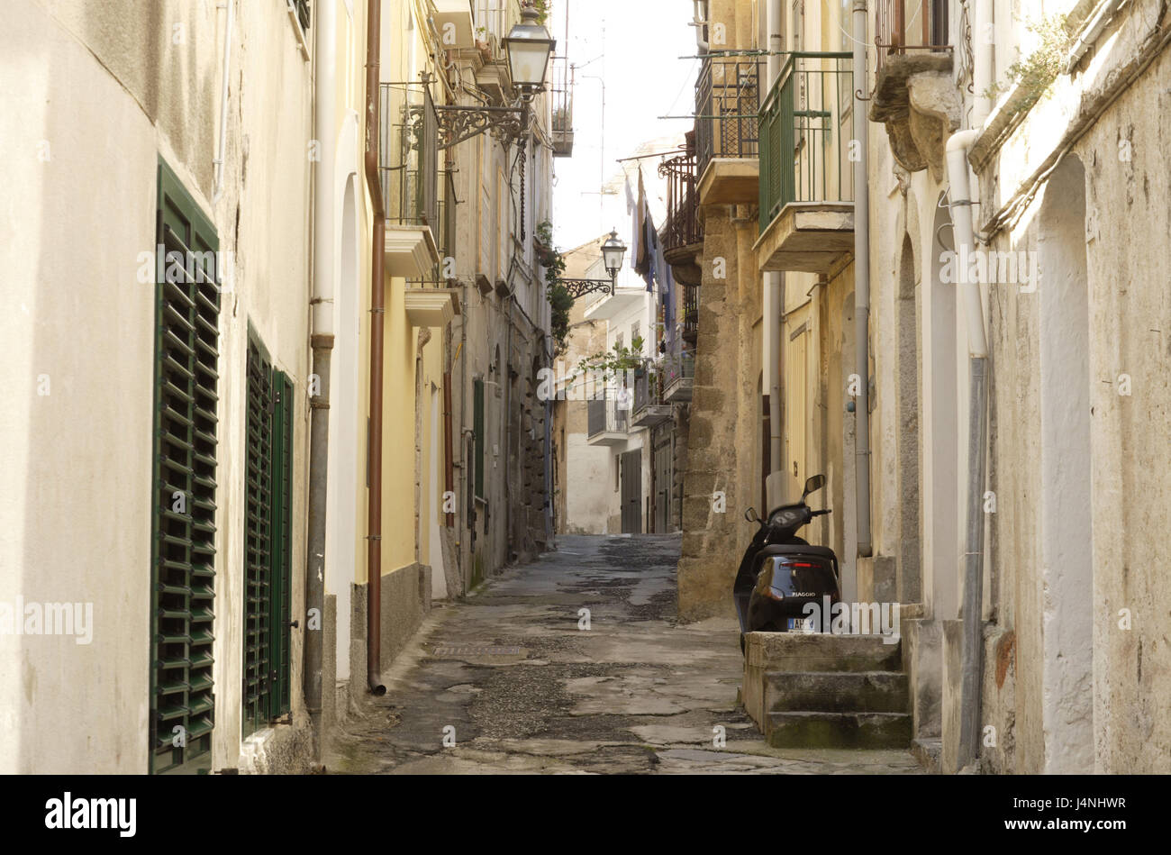 L'Italia, Calabria, Pizzo, lane, deserte, Süditalien, città, terrazza, case, case, edifici, street, strettamente, uscita, nessuno, all'esterno, Foto Stock