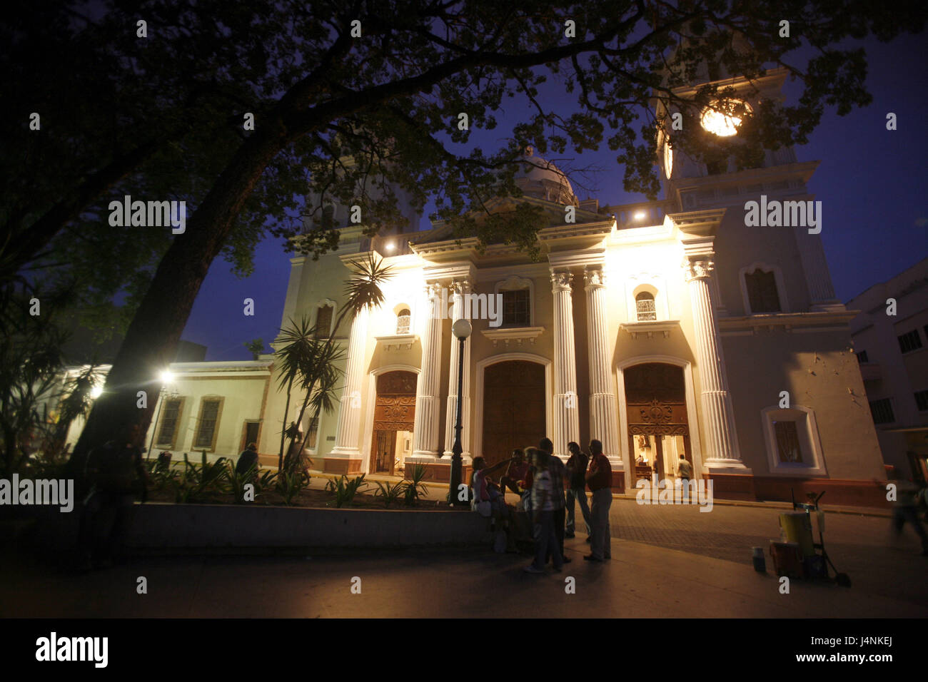 Venezuela, Valencia, Plaza Bolivar, cattedrale, sera, Foto Stock